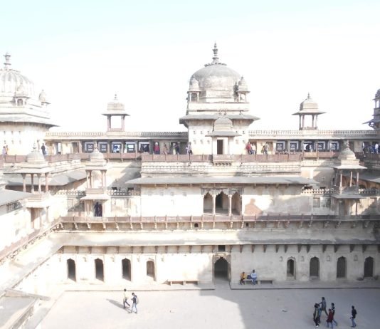 बुंदेलखंड दर्शन: बहुत खास है यह किला, अदभुत है इसकी वास्तुकला Bundelkhand Darshan: This fort is very special, its architecture is amazing