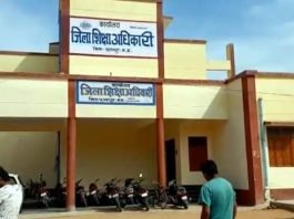 Chhatarpur news : कुर्सी में वास्तुदोष, डीईओ ने बनाई दूरी There is a Vaastu defect in the chair, DEO kept his distance