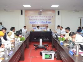 परस्पर समन्वय और संवाद से उज्जैन संभाग के विकास और जनहित में बेहतर कार्य करें : अपर मुख्य सचिव राजौरा