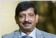 एस.पी. साहब की ये ख्याति हो गई थी कि जो भी मिलने जाए , उसे वे दो-तीन घंटे बैठाए बिना नहीं छोड़ते थे , और साथ ही अपनी लघु कविताएँ भी उसे सुनाते रहते ।