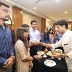 मेधावी युवाओं से केंद्रीय मंत्री ज्योतिरादित्य सिंधिया ने किया प्रेरक संवाद