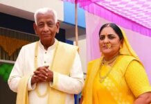 बस में रिटायर्ड डीएसपी की पत्नी के 10 लाख के गहने गायब भीड़ का फायदा उठाकर प्रोफेशनल चोर ने मिनटों में उड़ाया पूरा पर्स