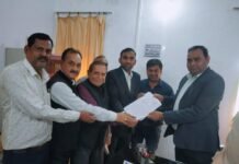 गोहद के वार्ड 12 व 13 के बीच बन रही सीसी रोड पर विवाद, रहवासियों ने निर्माण रोकने की मांग की