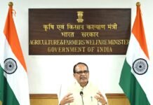 फसल बीमा क्लेम में किसानों की शिकायतों पर केंद्रीय मंत्री शिवराज सिंह सख्त, दिल्ली पहुंचते ही ली हाईलेवल मीटिंग केंद्रीय मंत्री शिवराज सिंह ने बैठक में महाराष्ट्र के किसानों को वर्चुअल जोड़कर गहराई से सुनी उनकी बात