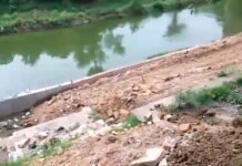 विश्वनाथ घाट के निर्माण पर उठे सवाल, 15 फीट ऊंची दीवार से नदी तक पहुंचने का रास्ता बंद
