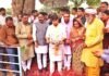 गुना में कुनो उद्गम स्थल कंजा पर सिंधिया ने कार्यकर्ताओं के साथ की ‘टिफिन बैठक’, आत्मीयता के साथ किया संवाद