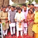 गुना में कुनो उद्गम स्थल कंजा पर सिंधिया ने कार्यकर्ताओं के साथ की ‘टिफिन बैठक’, आत्मीयता के साथ किया संवाद