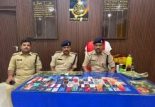 ATM मशीन में हेराफेरी कर ग्राहकों के पैसे हड़पने वाले अंतर्राज्यीय गिरोह का पर्दाफाश