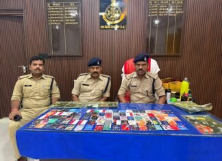 ATM मशीन में हेराफेरी कर ग्राहकों के पैसे हड़पने वाले अंतर्राज्यीय गिरोह का पर्दाफाश
