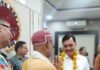 जनसुनवाई में समस्याओं के समाधान से बढ़ा भरोसा, आवेदकों ने कमिश्नर शीलेंद्र सिंह को माला पहनाकर किया सम्मानित
